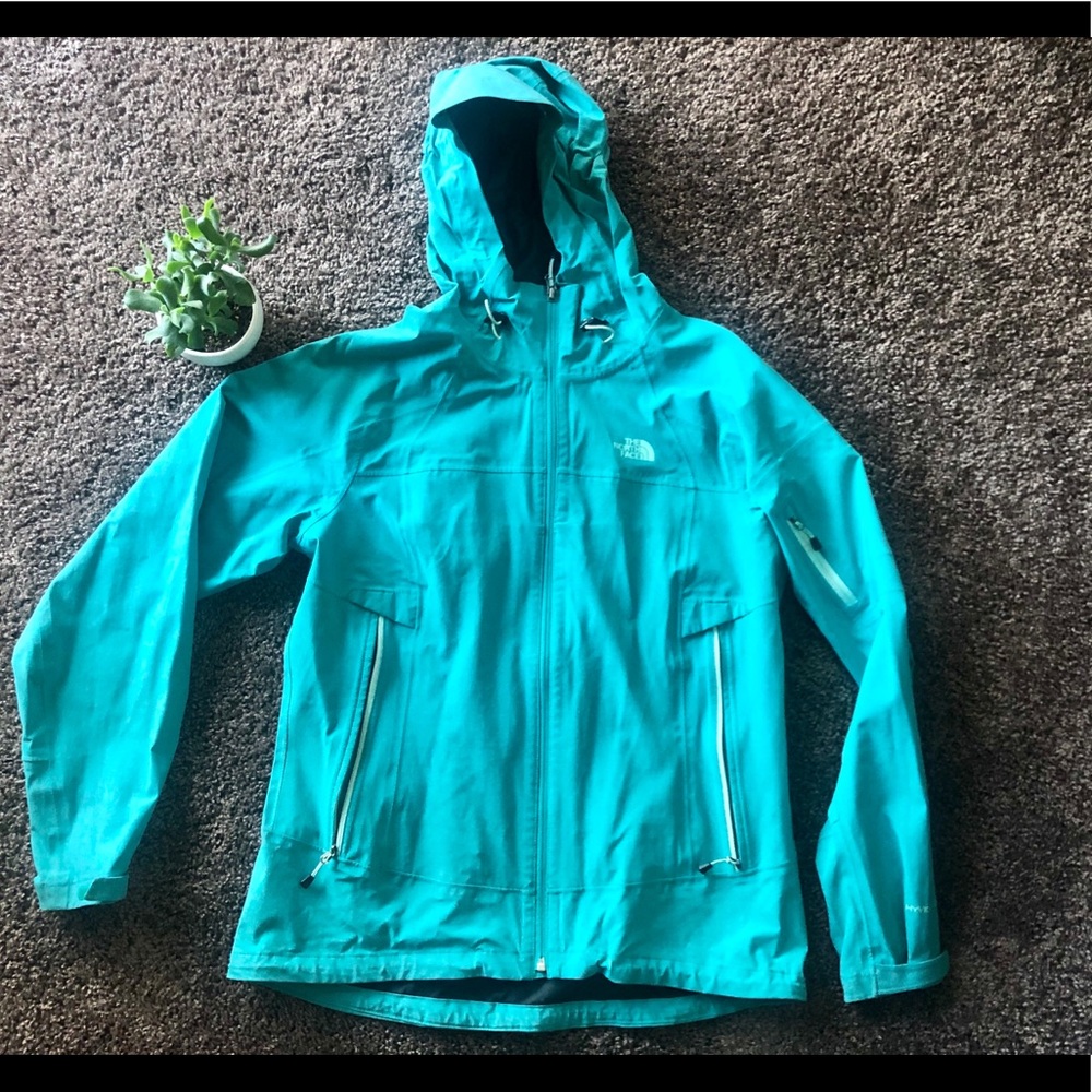 SOLD🌿North Face Rain Jacket
